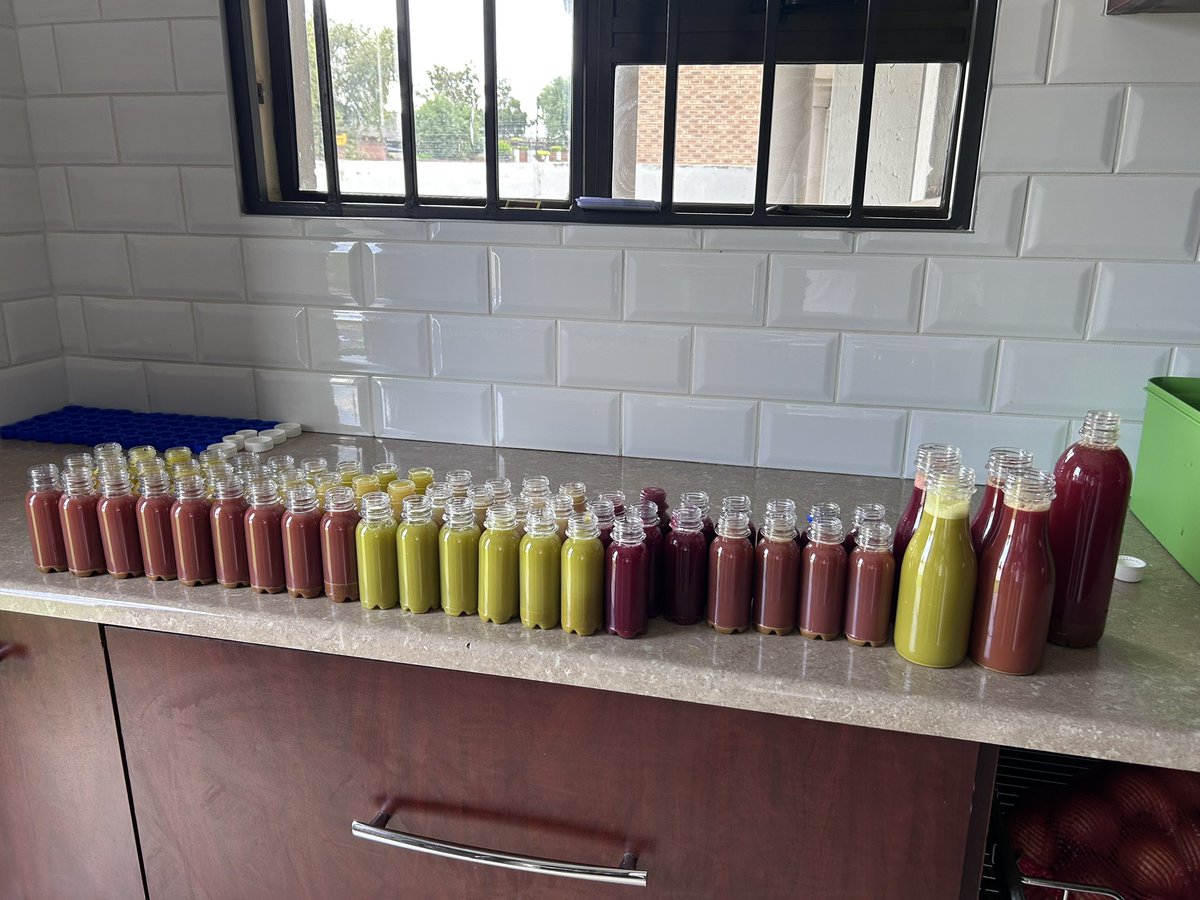 MacModise's tweet image. Fuel your body. Refresh your mind. Revive your energy. 💪
LeroQuid Health Juices — pure power in every sip.  For Only R95 for all 5 bottles order yours today #0834867381 
#LeroQuid #BlendingTheMovement #HealthInABottle