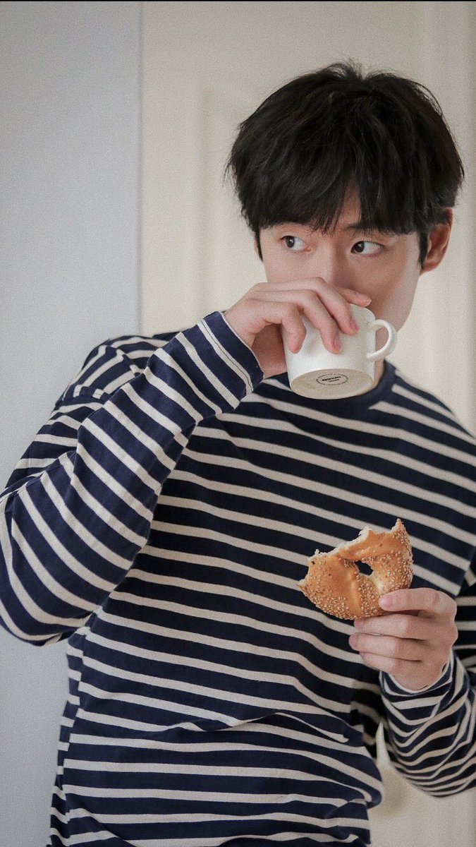 luvjehoon_'s tweet photo. 이제훈 일상컷 진짜 잘어울리는 거 아시는분… https://t.co/7LLGZA7QvS