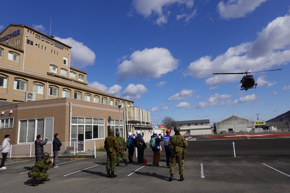 本訓練では救助した傷病者をUH－1Jで各病院に搬送して引継ぎ訓練を