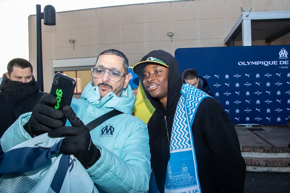 adrien_pittore's tweet photo. Et l'arrivée de Tochukwu Nnadi dans la foulée. "J'arrive pour remettre l'OM là où le club doit être. J'ai discuté du club avec Marley Aké avant de venir. J'ai hâte de jouer pour les supporters." #teamOM #OlympiqueDeMarseille #infoOM https://t.co/lfH9BjZFRI