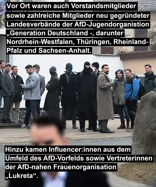 IbDoku's tweet photo. Vermummte, aggressive Rechtsextremisten beim Treffen deutscher Neofaschisten in #Schnellroda. Dazwischen Mitglieder der #AfD und ihrer Jugendorganisation aus NRW: u.a. Rewi Namo (#Steinfurt) und Marius Dusza (#Gladbeck)
📸 @recherchenorth https://t.co/QNQYaCzZbh