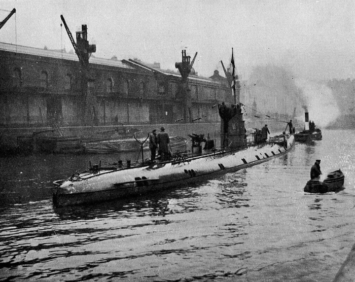 NavalEncyclope1's tweet image. The U81 class were 1916 "medium oceanic" or Germaniawerft "Ms" type with better speed and range, excellent accomodations, 4 torpedo tubes and 12 torpedoes, sinking 427,247 combined tons.  naval-encyclopedia.com/ww1/germany/u8… #kaiserlichesmarine #germannavy #uboat #uboote #germansubmarine #ww1