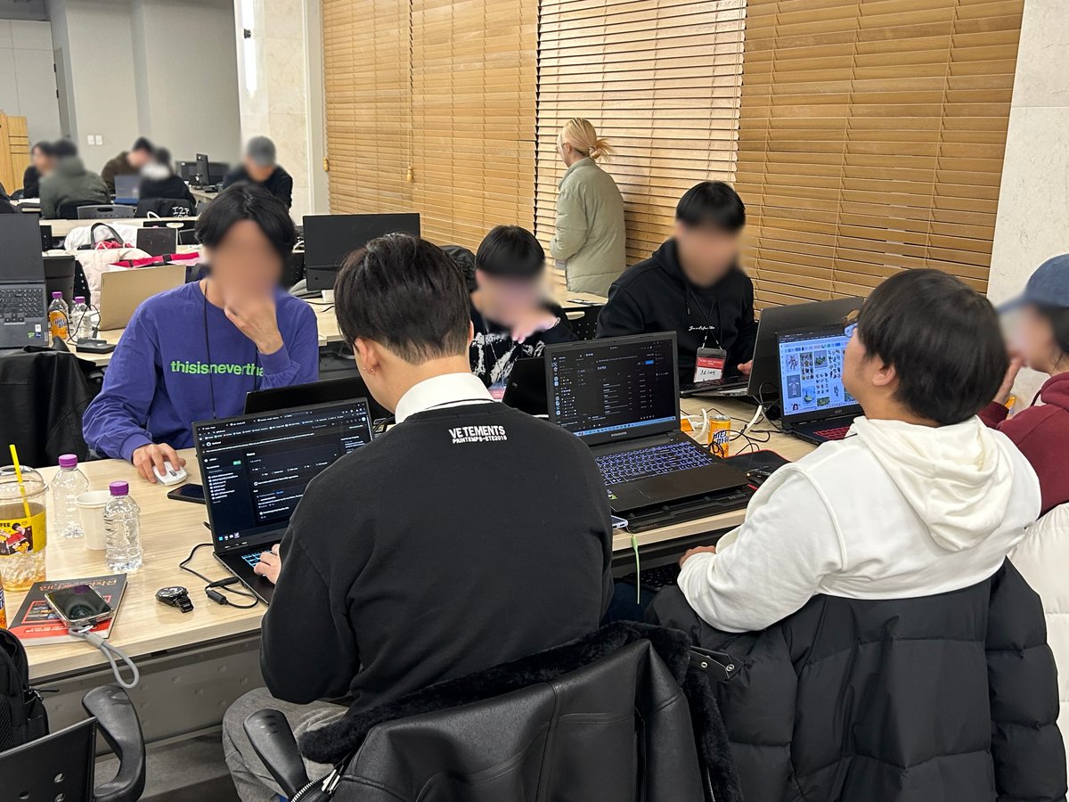 Plithus_official tweet media