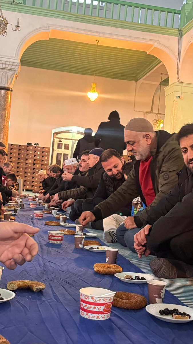 🌅 Sabahın nurunda, kardeşliğin saflarında buluştuk.
Ailece, hep birlikte Burdur Ulu Camii’nde saf tuttuk;
aynı duaya amin dedik, aynı huzuru paylaştık.

Rabbim birlik ve beraberliğimizi daim eylesin. 🤲

<a href="/ibrahim_besinci/">İbrahim Beşinci</a>
<a href="/tugvaTR/">TürkiyeGençlikVakfı</a>