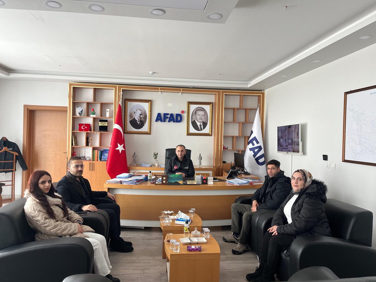 AFAD İl Müdürü Sayın Ahmet Daştemir’i makamında ziyaret ettik. Ziyaretimizde ilimizde yürütülen afet ve acil durum çalışmaları üzerine istişarelerde bulunduk. Misafirperverliği ve samimi sohbeti için kendilerine teşekkür ederiz.