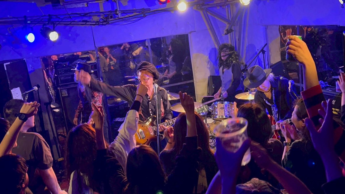 naochainaomi's tweet photo. 『RIDE ON ALCOHOL』
心斎橋HOKAGE
イヌガヨ
ザ・サイクロンズ
TAKE 'EM ALL
ナオミ&amp;チャイナタウンズ
THE CHINA WIFE MOTORS

主催THE CHINA WIFE MOTORS最高にシビレました！大感謝！ https://t.co/3UBeAFHPhG