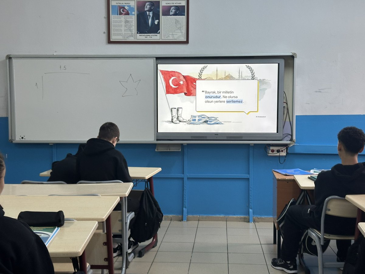 İlk Dersimiz: Bayrak Sevgisi etkinlikleri kapsamında okulumuzda “İstiklal Bayrakla” konulu gösterim sınıflarımızda izletildi ve öğrencilerimizle bayrak konulu müzakereler gerçekleştirildi. #bayraklabaşlayanokul #istikbalbayraklaistikbalmaarifle
