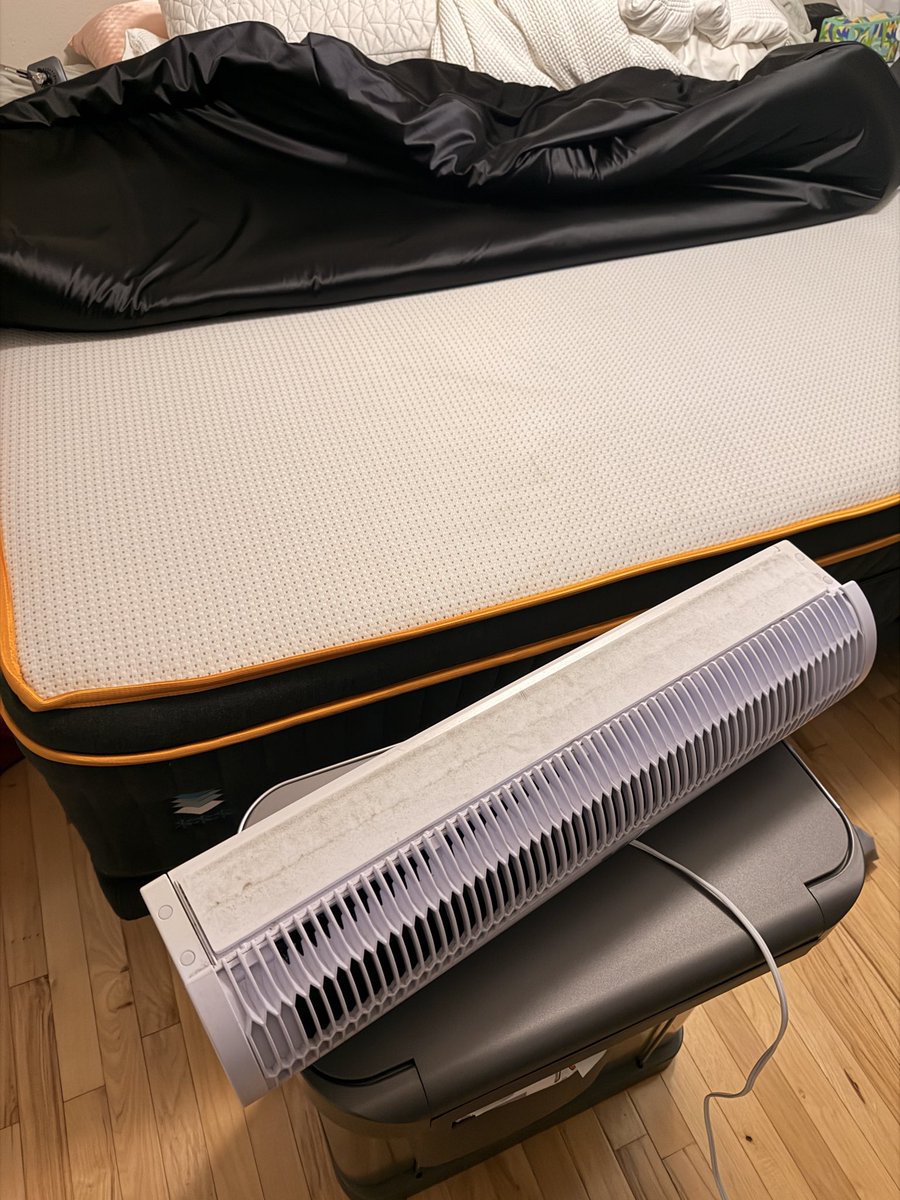 HarrisonQTran's tweet photo. My mattress is soaked from a water leak

@eightsleep support replied: “disregard your unit’s potential leak”

I've been running fans for 10 hours to dry my bed

🧵 https://t.co/hsTW5nmquV
