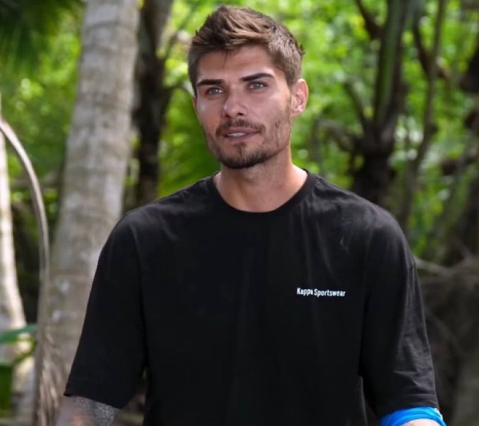 testler yapıldıktan sonra yarışmaya dönebilir aynen Nihat Altınkaya gibi..
6 aylık emegın yanında hassas özel bir durumu var   Sev yada Sevme birlik olalım Destek Verelım 
#Survivor2026 #Bmy #BMYFC 
#Barismuratyağcı