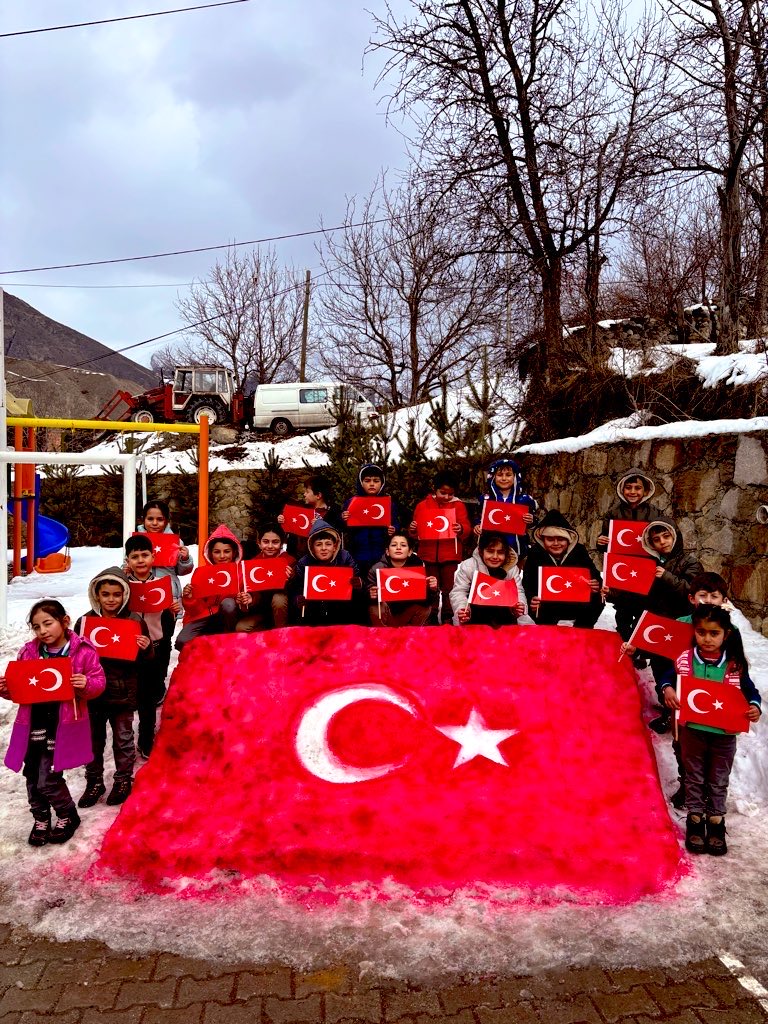 #BayraklaBaşlayanOkul 
#BayrakOnurumuzdur