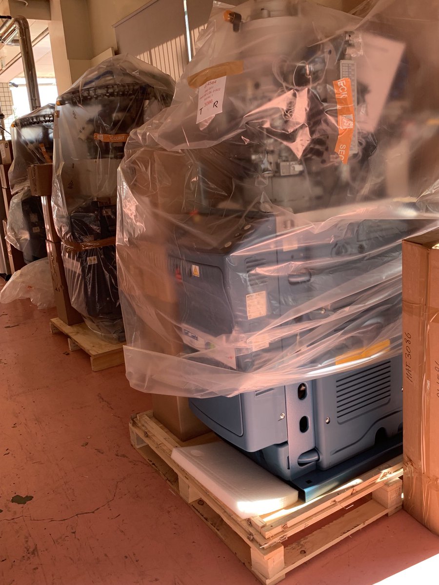 unionsocks's tweet photo. 今年も続々と最新のロナティ編み機を出荷準備中🧦🧦いざ出陣🥷ミシン不要の自動化設備で人手不足対応！日本の靴下製造拡大へ
#靴下　#靴下編み機　#ロナティ https://t.co/TqFGc5pZE2