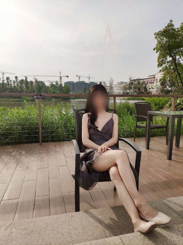 绿帽奴 求评论区羞辱

越下贱越好，会和老婆一起看评论区

喜欢的会私信