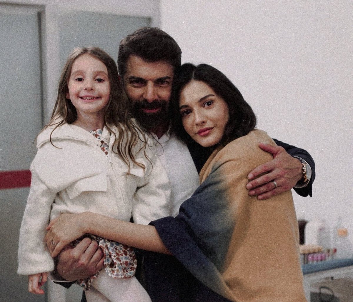 OrHirEtkinlik's tweet photo. Rainy days hit harder when you miss the trio🥺🫶🏻. Wishing you a lovely week ahead✨

#Esaret #OrHir #MahassineMerabet #CenkTorun https://t.co/s1o8duahNg