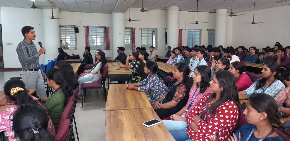 SUIET_Mukka's tweet photo. After the talk, students had interaction with the Resource Persons regarding the StartUp and Funding Opportunities.
#SUIETMukka #SrinivasUniversity #startup #entrepreneurship #entrepreneur #EngineeringCollege #ArtificialIntelligence #MachineLearning #RUDSET 4/n https://t.co/Bnox1zT5l0