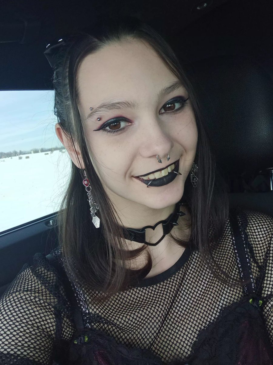 LilFlowerDawn's tweet photo. Had a fun day at the mall! 😍 #gothic #gothstyle #gothicwoman #darkstyle #alternative https://t.co/UFVSZpevMU