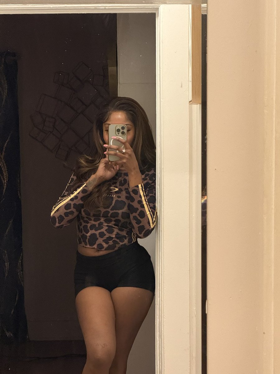 only1ari___'s tweet photo. i love no face mirror pics 🖤. https://t.co/hPp9ZS6wSj