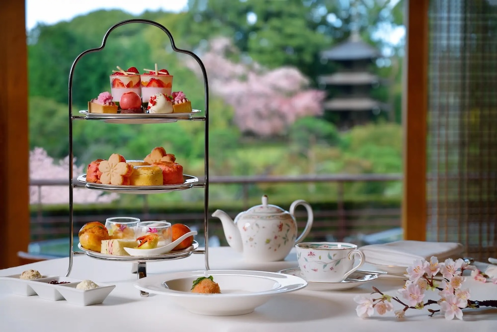 luxuryhotel_jp's tweet image. ホテル椿山荘東京

桜×ストロベリーアフタヌーンティー
hotel-chinzanso-tokyo.jp/restaurant/pla…

旬を迎える苺を用いたメニューを揃え、さらにアミューズを加えることでコース料理のように楽しめる内容

スイーツには、いちごと桜のヴェリーヌ、桜のタルトなどを用意

セイボリーには、カブのブラマンジェ他