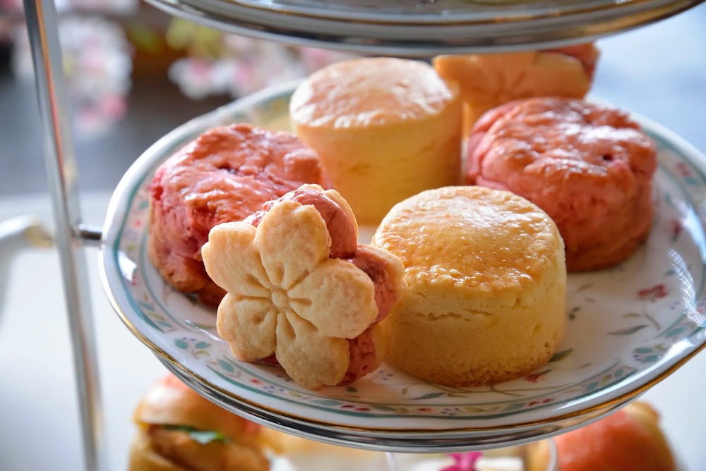 luxuryhotel_jp's tweet image. ホテル椿山荘東京

桜×ストロベリーアフタヌーンティー
hotel-chinzanso-tokyo.jp/restaurant/pla…

旬を迎える苺を用いたメニューを揃え、さらにアミューズを加えることでコース料理のように楽しめる内容

スイーツには、いちごと桜のヴェリーヌ、桜のタルトなどを用意

セイボリーには、カブのブラマンジェ他