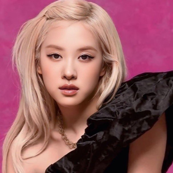 updatecharts's tweet image. ROSÉ perdeu TODAS as categorias que concorria no #GRAMMYs.