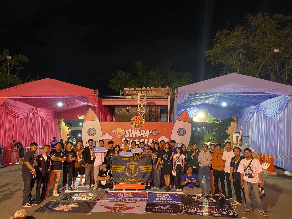 sedulur48TA's tweet photo. Terima kasih dulur dulurku sudah datang meramaikan acara kemaren, semoga kita bisa bertemu di event event berikutnya untuk selalu mendukung idola kita JKT48🥳🥳. 

JKT48 T nya Tulungagung🥳. 

#JKT48KeTulungagung https://t.co/2ufy6P2TlM