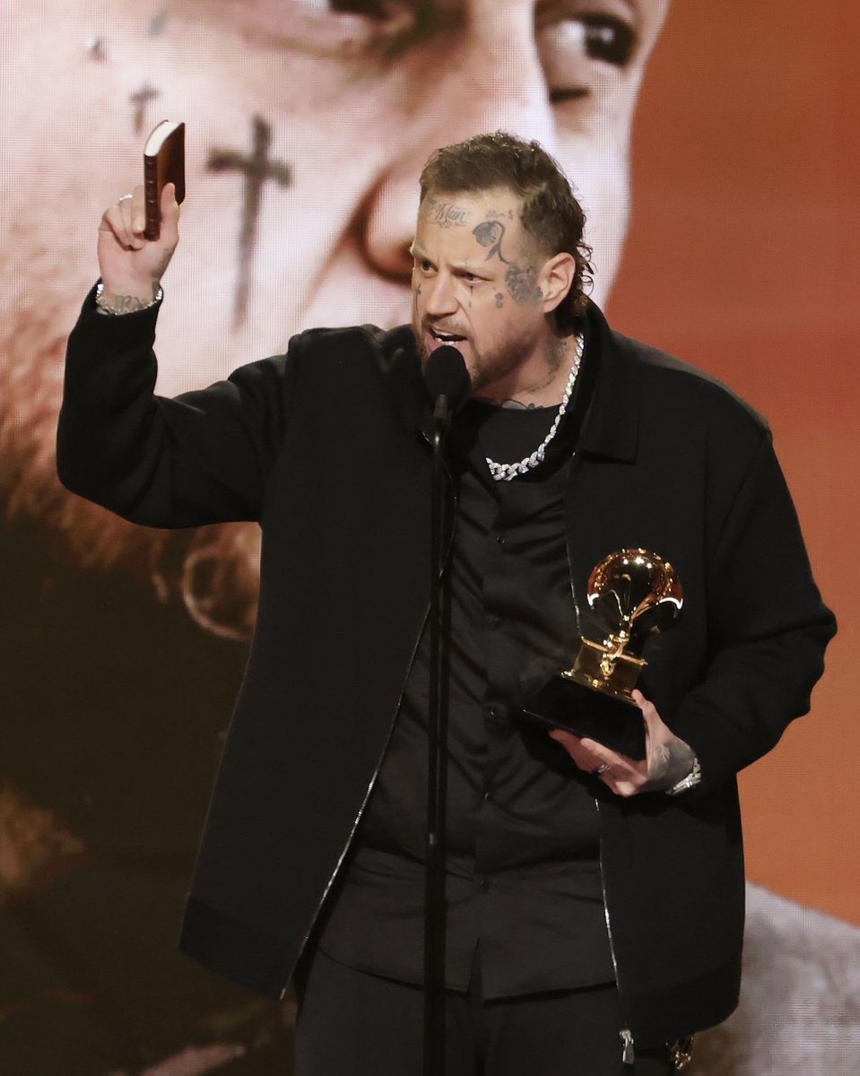 Jelly Roll, whose real name is Jason DeFord, grew up in a rough environment and spent years in and out of jail for drug-related charges. He hit rock bottom, feeling like his life was spiraling out of control. But everything changed when he had what he calls his “road to Damascus”