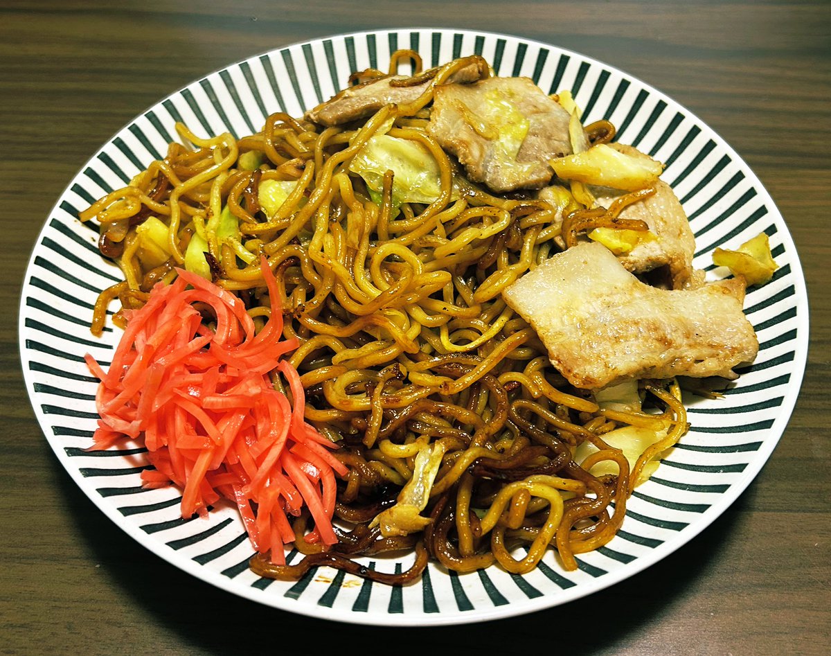 oke_sekai's tweet photo. 元松下ひもの、火物さんからいただいた
「所沢醤油焼きそば」（見澤食品）を、
作ってみました。
めちゃくちゃ美味しかったです！ https://t.co/EPRVniZKAb