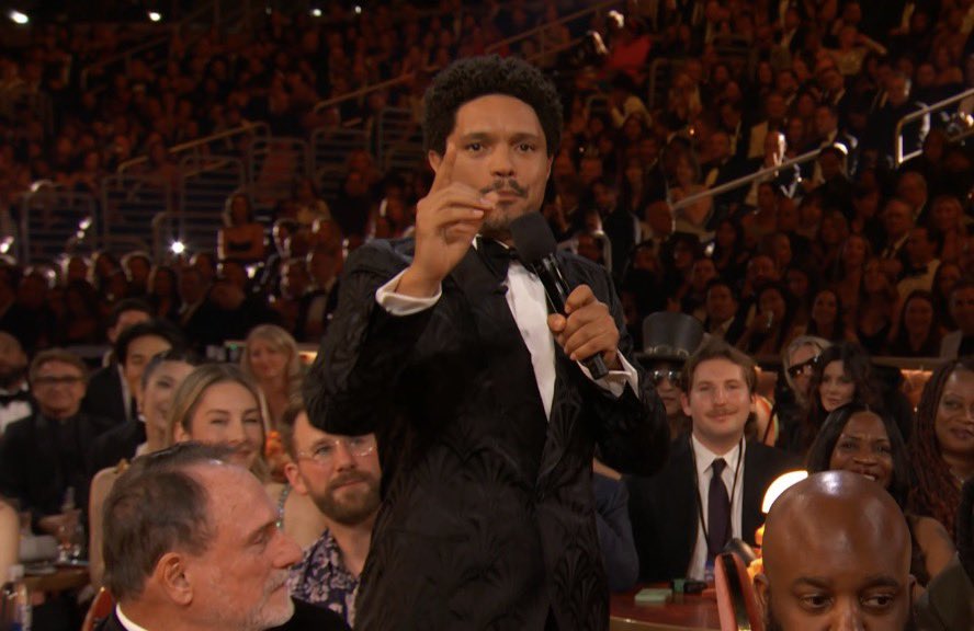 BlackMedia___'s tweet image. Trevor Noah, a disgráce to humanity, is attâcking Nicki Minaj for her political views but not Jay-Z, a pēdøphile in the Epstein files.

Make it make sense 😂