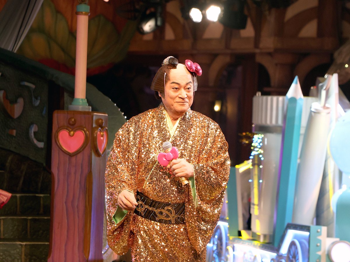 松平健、ハローキティたちと異色コラボ🎀 サンリオピューロランドで