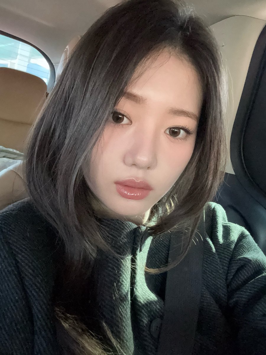 로라 얼굴 tweet media