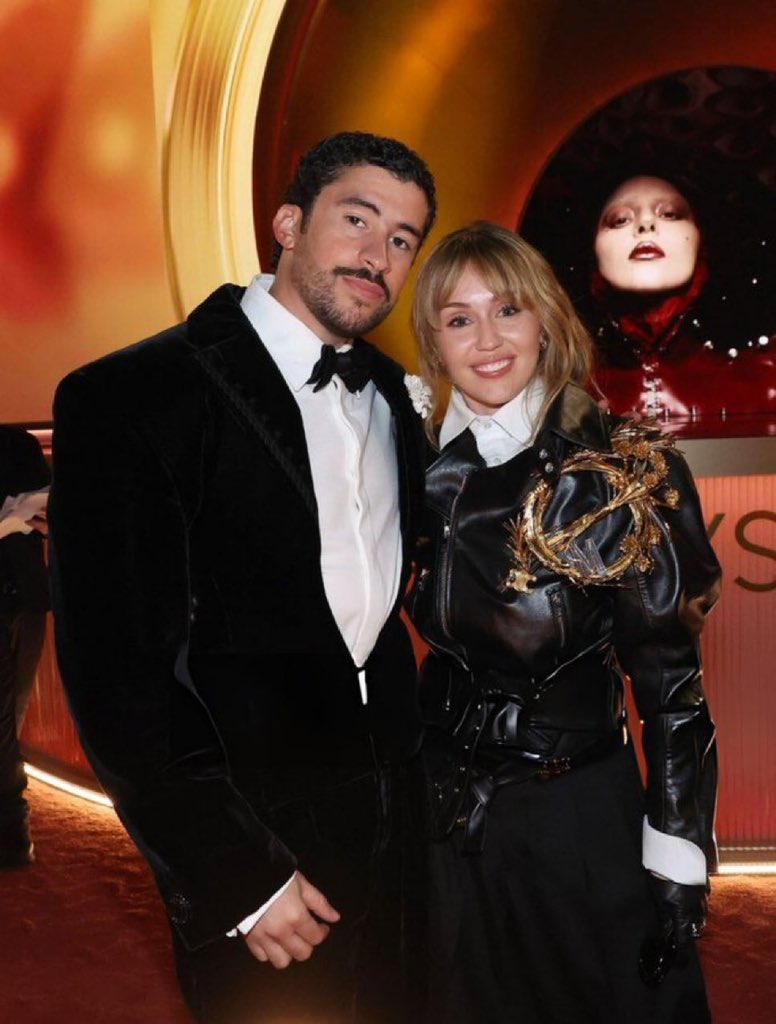pascaIquinn's tweet photo. I never thought I'll see a selfie of Bad Bunny and Miley Cyrus! My faves together
#GRAMMYs2026 #GRAMMYsb https://t.co/NAvrRUDV6F