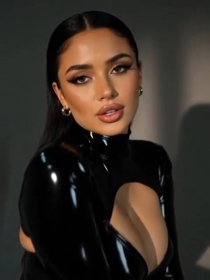 Zorro638's tweet image. 🖤 #LatexEvil 
#Aigirls #fantasy #goodmorning #bonjour #buendía #GoodMorningX #HappyMondayAll
#HappyNewWeek #HaveAFantasticDayAll 🖤