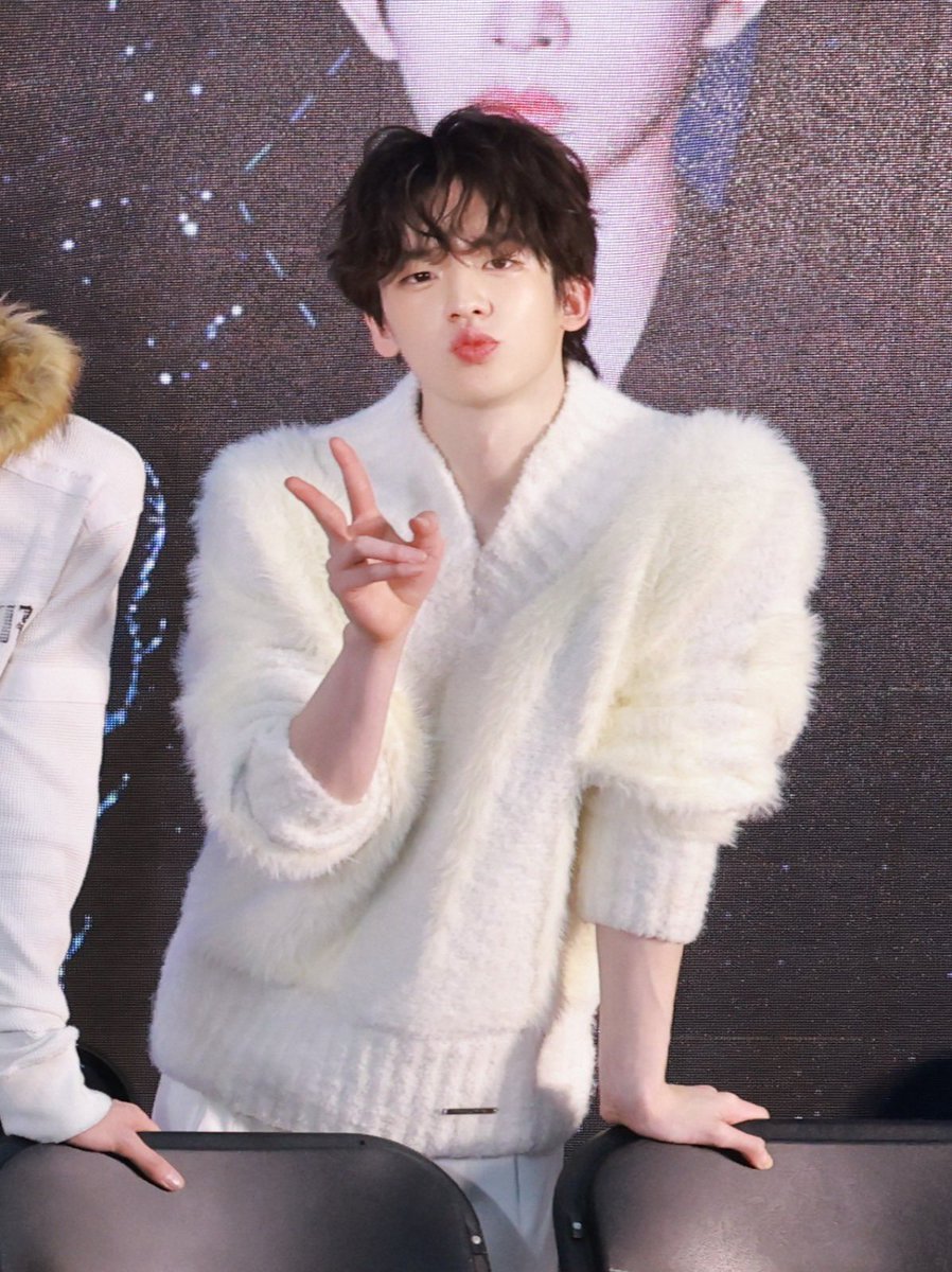 daeulworld's tweet photo. look at my baby 🤏 https://t.co/FZW1GlUqt4