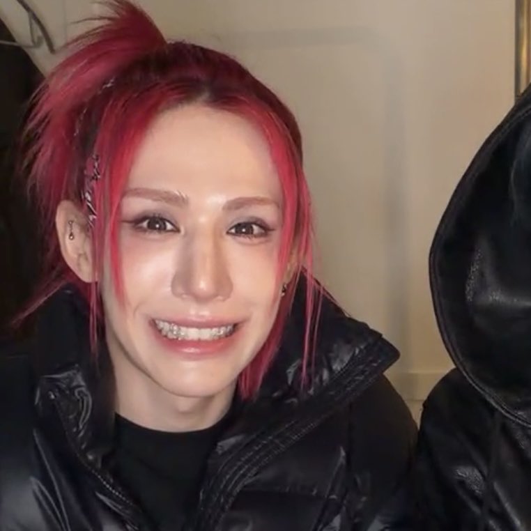 lacey :-P tweet media