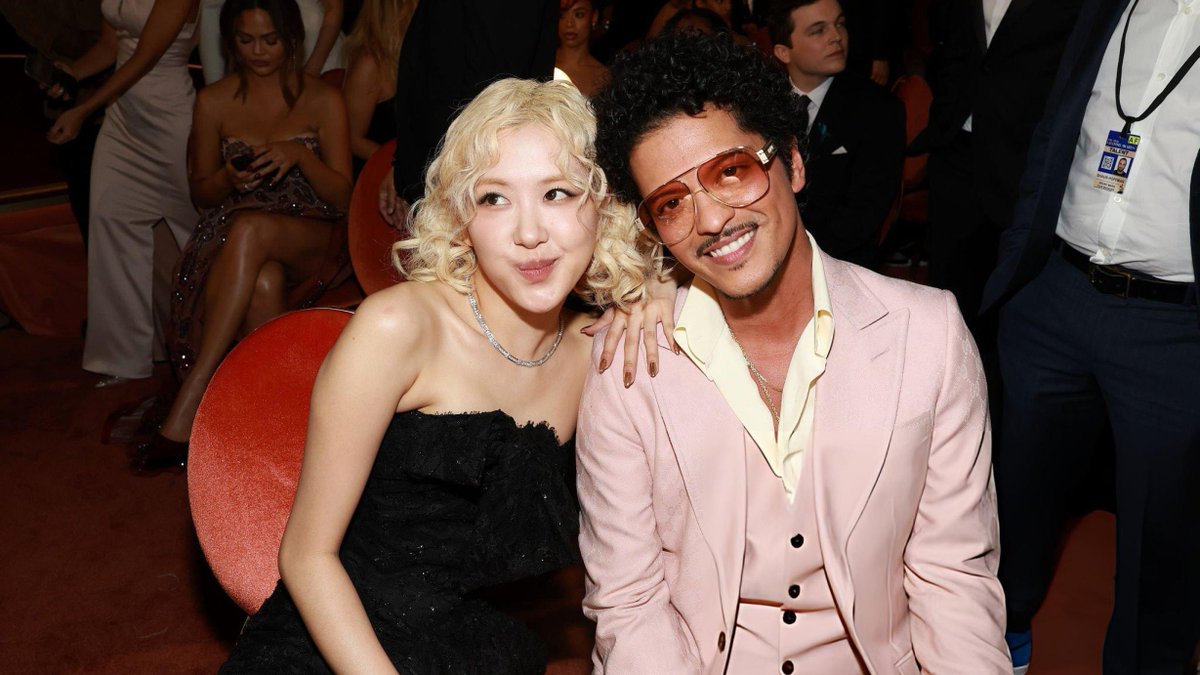 rosespics's tweet photo. ROSÉ AND BRUNO MARS https://t.co/MlCH8HDE7u