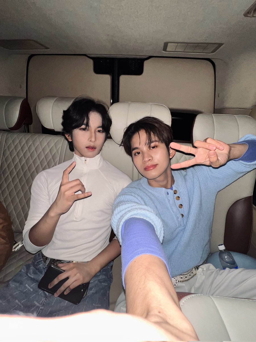 [🐰] Happy birthday to Mr. Sunshine ☀️🌞

Enjoy ur day, kuya Winston!! 🥳🥳

#HORI7ON #호라이즌 #MARCUS #마커스