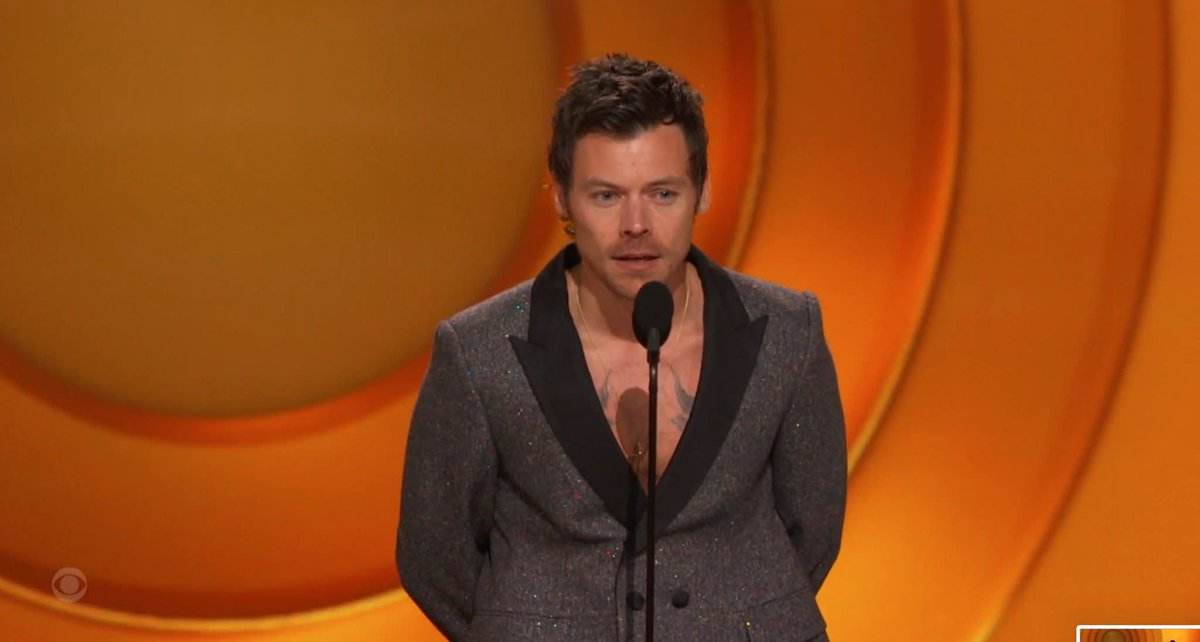 Adriau's tweet photo. 🫶🏼#HarryStyles
Harry presentando Album Of The Year en #GRAMMYs2026 
#GRAMMY https://t.co/kCH2TE7uq9