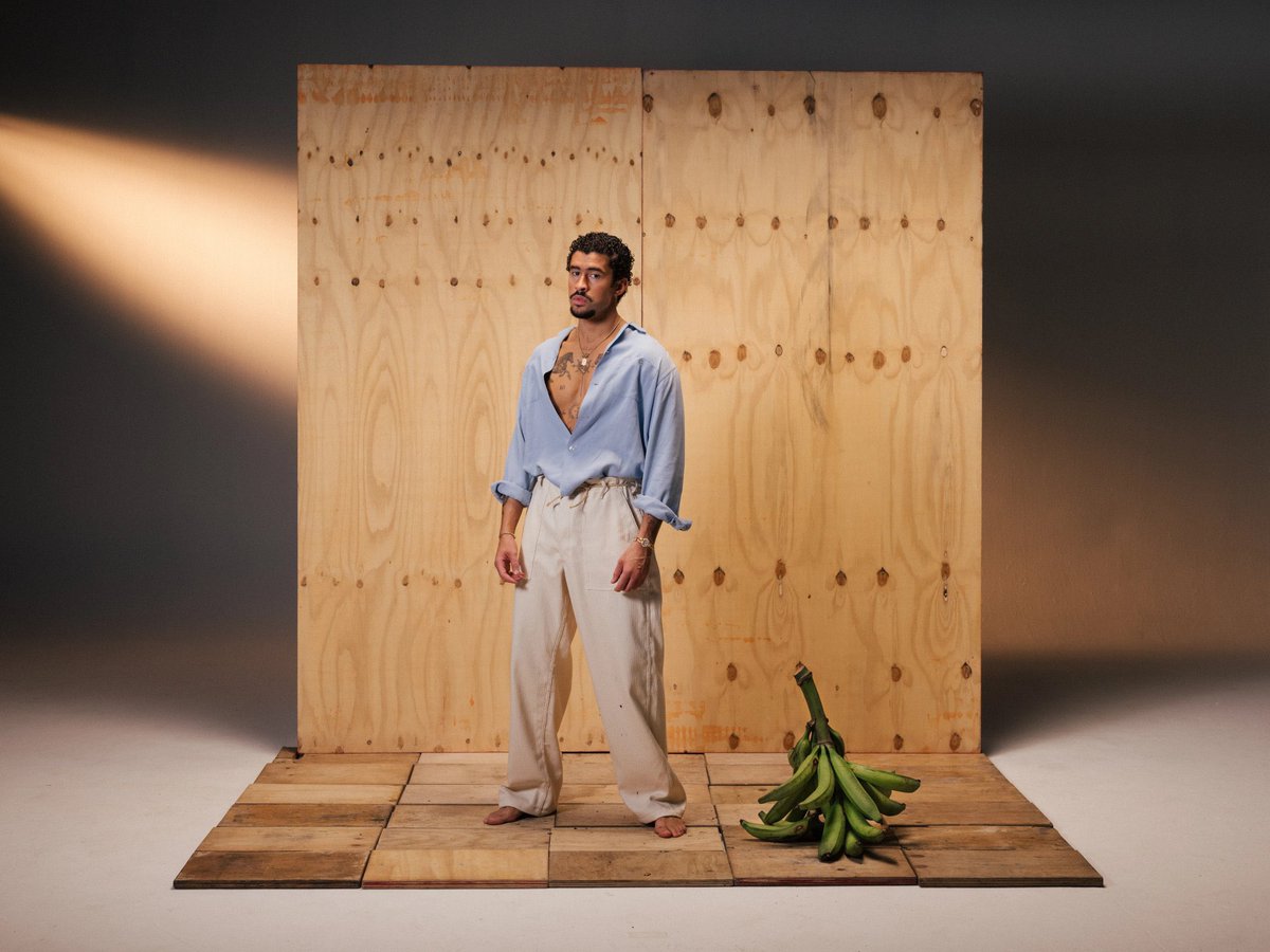 Bad Bunny hace historia con 'DeBÍ TiRAR MáS FOToS', el primer álbum completamente en español en ganar Álbum del Año en los 68 años de historia de los #GRAMMYs 🚨