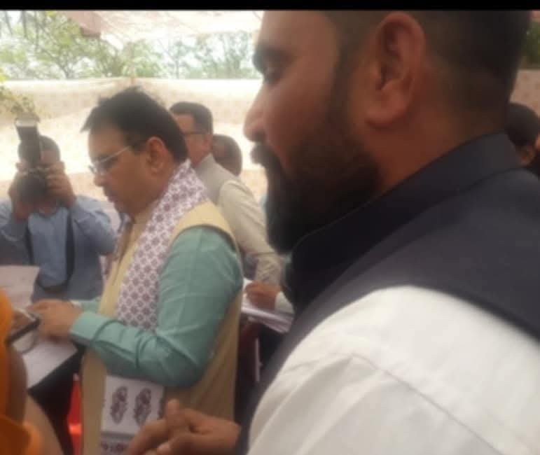monucho70164278's tweet photo. राजस्थान के हजारों संविदा निविदा व आउटसोर्स कर्मचारी आने वाले बजट से आशा लगाए बैठे हैं
हर कर्मचारी का संवैधानिक अधिकार है।
#ठेका_प्रथा_समाप्त_करे_सरकार 
स्थायी व न्यायसंगत व्यवस्था की दिशा में
ठोस प्रावधान किए जाएँ।
#RajasthanBudget2026  #ठेका_प्रथा_समाप्त @KumariDiya @RajCMO https://t.co/YbVlnOfxwi
