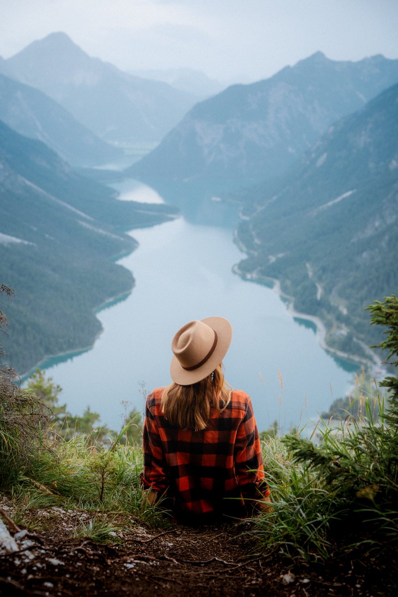 originmagazine's tweet photo. Move over, Switzerland. Austria's epic terrain and exponentially lower prices make it a stellar hiking destination. Roll up your sleeves and get planning for spring and summer. Your ultimate outdoor guide to Austria, by columnist Karol Kru, is on stands now. #austria #adventuretravel #origin