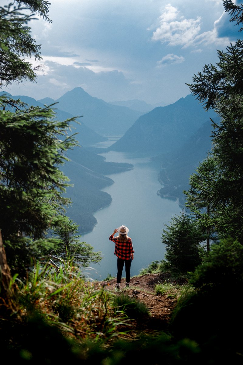 originmagazine's tweet photo. Move over, Switzerland. Austria's epic terrain and exponentially lower prices make it a stellar hiking destination. Roll up your sleeves and get planning for spring and summer. Your ultimate outdoor guide to Austria, by columnist Karol Kru, is on stands now. #austria #adventuretravel #origin