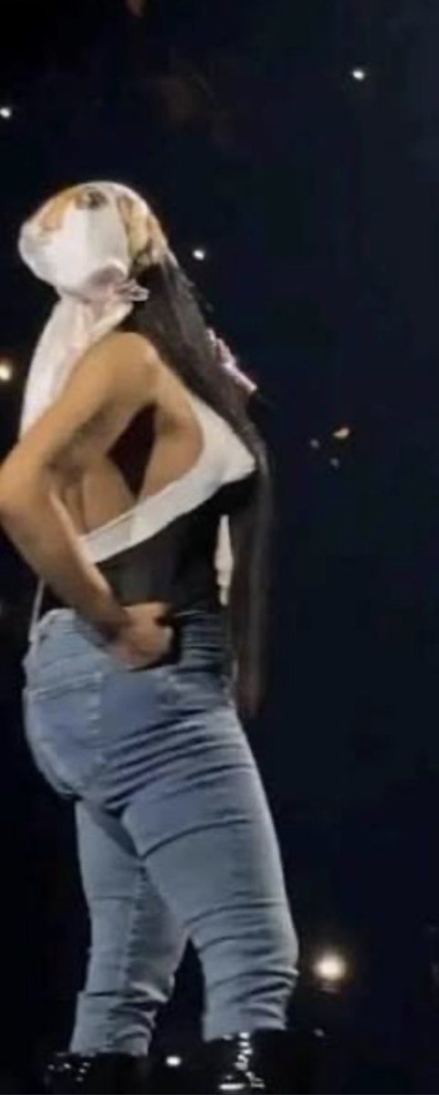 Rsantil24's tweet photo. @NICKIMINAJ nasty ass pedophile supporter! You’re as fake as that nasty ass that is deflating before our eyes. Smelling like fish in the front sewer in the back!!!! https://t.co/uHHD4vubpz