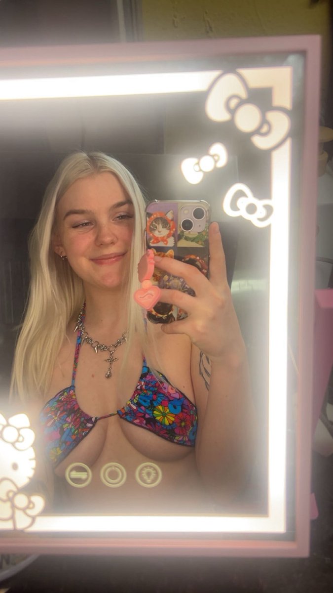 molly tweet media