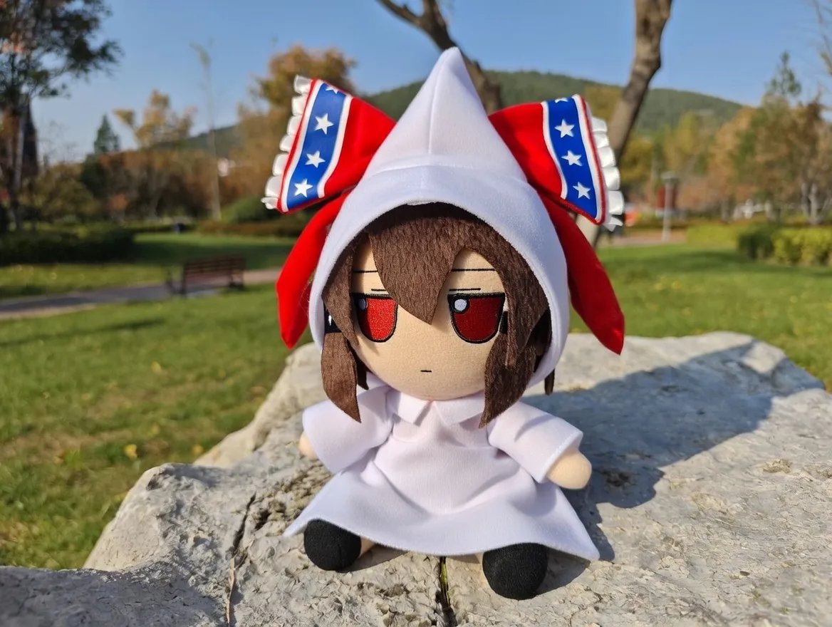 fumo_party_ofcl's tweet image. FUMO PARTY HISTORY: the Funky Fumo Fanclub was an organization founded in the aftermath of the Funky War to preserve the rights and freedoms of the Fumos. Below is a picture of the minister of war Reimu in FFF attire.