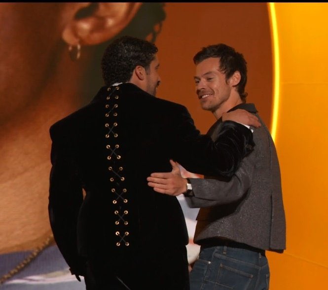hsdaily's tweet image. Harry and Bad Bunny hugging at the 2026 #GRAMMYs in Los Angeles, California - February 1
