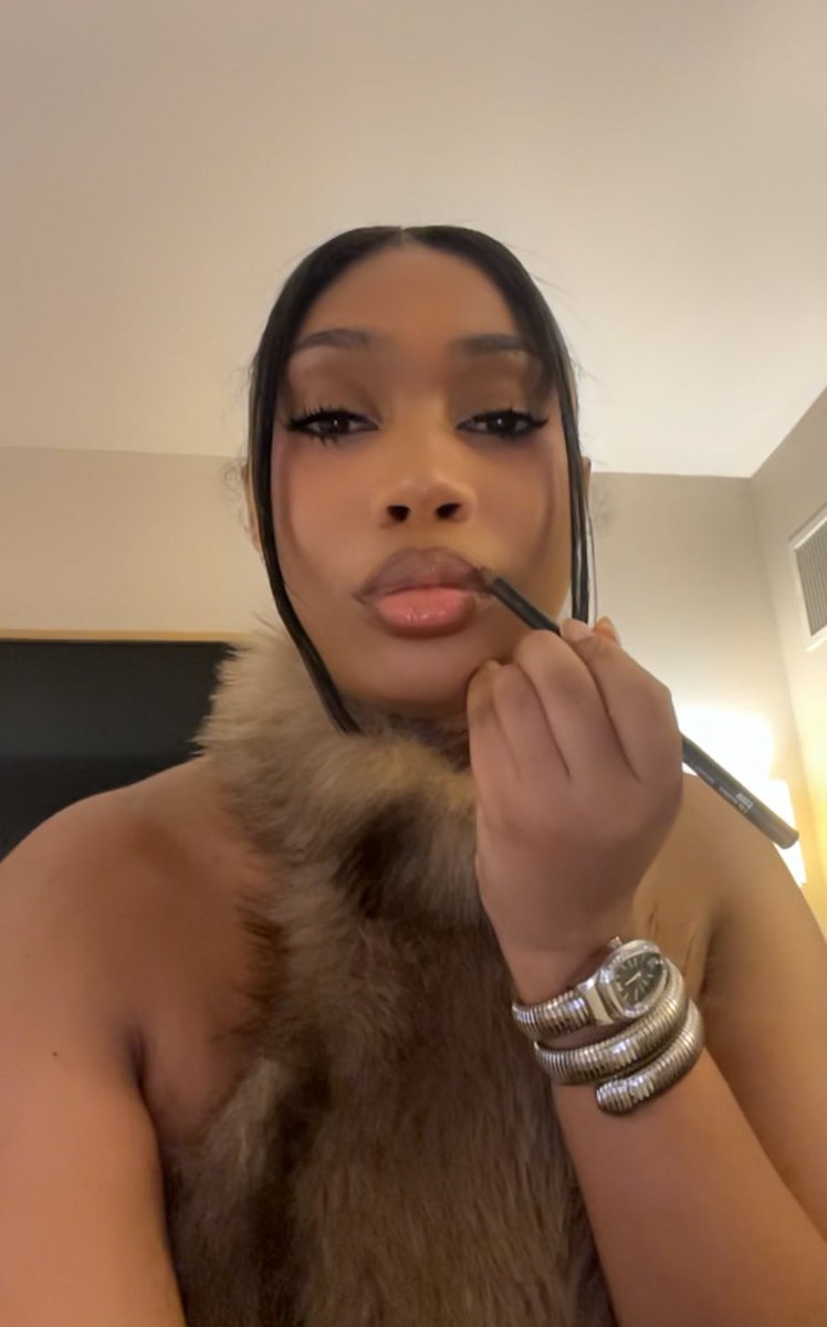 keepitchrissy's tweet photo. the coldest b*tch you know is an aquarius. https://t.co/m8HbVqnyjh