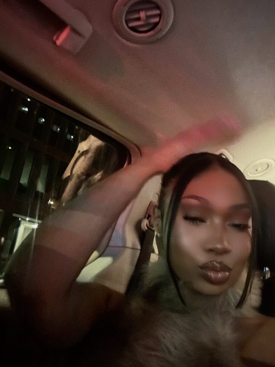 keepitchrissy's tweet photo. the coldest b*tch you know is an aquarius. https://t.co/m8HbVqnyjh