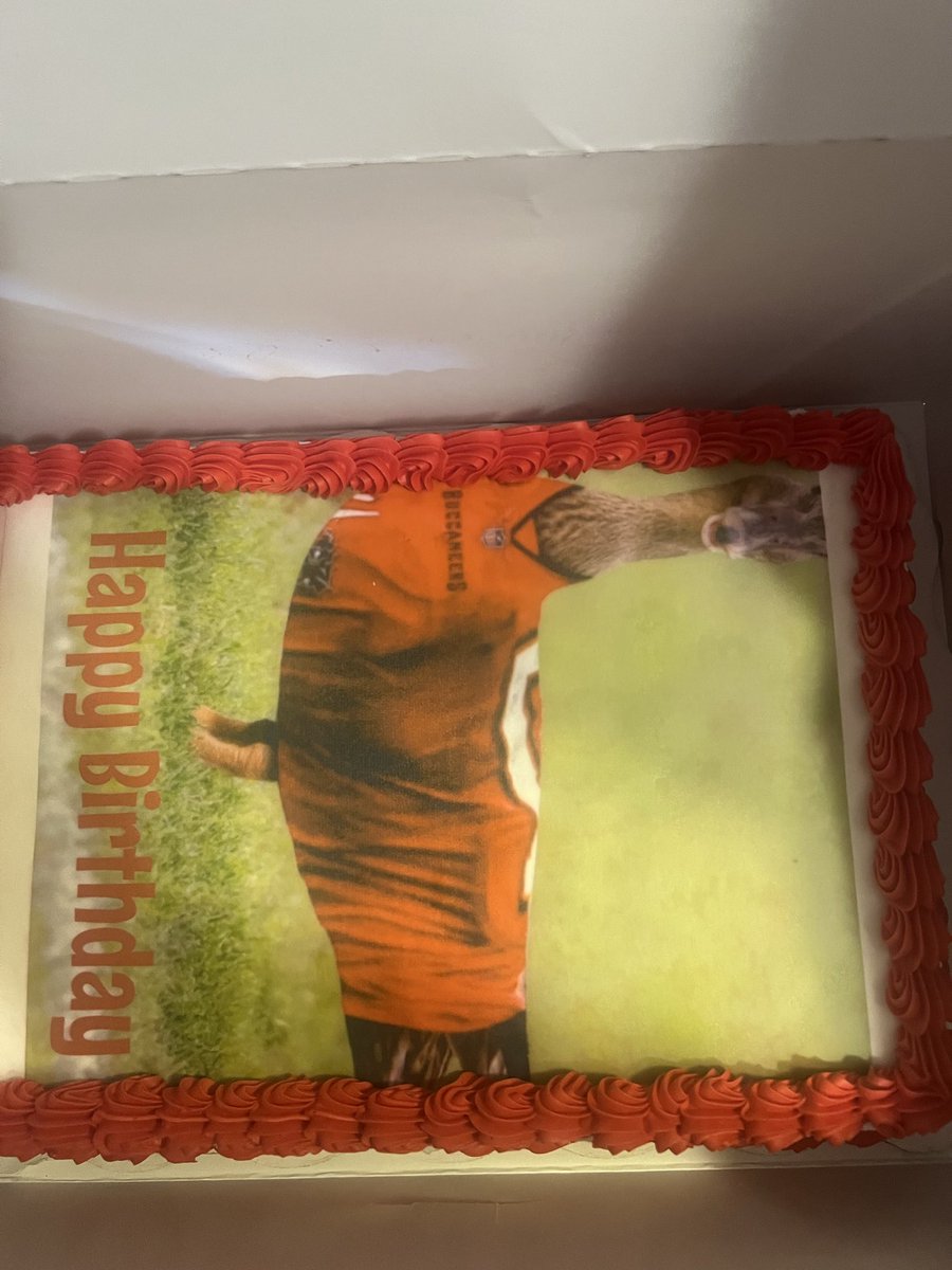SassyPika85's tweet photo. I got the best birthday cake this year!! https://t.co/gg2uYKchMP