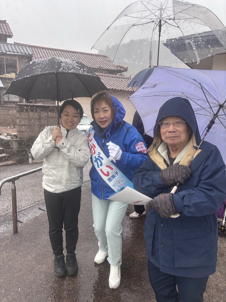 TakagaiEmiko's tweet image. 強い雪が降ってきました。
それでも最後まで、皆さまに政策を訴えてまいります。
たかがい、全力で走ります！
#たかがい恵美子 
#島根1区
#議席奪還