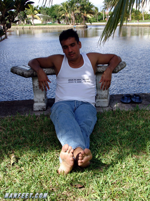 MaleFeetSoxSneax tweet media
