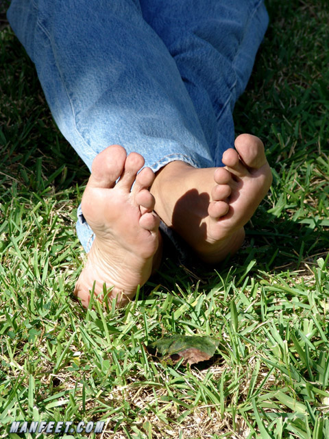 MaleFeetSoxSneax tweet media